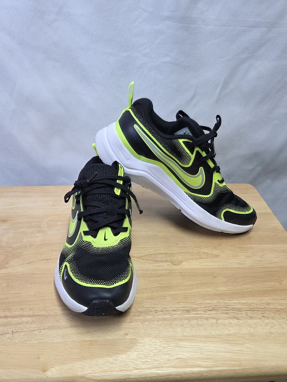 Nike Cosmic Runner PS Black Green Size 5Y Kids Running Shoes HM4400-005